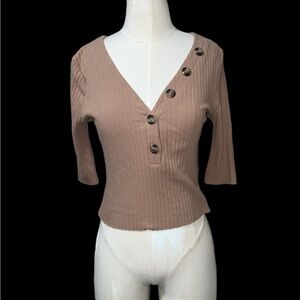 HEART ❤️ HIPS | 3/4 SLEEVE  1/2 BUTTON V NECK CROPPED TOP